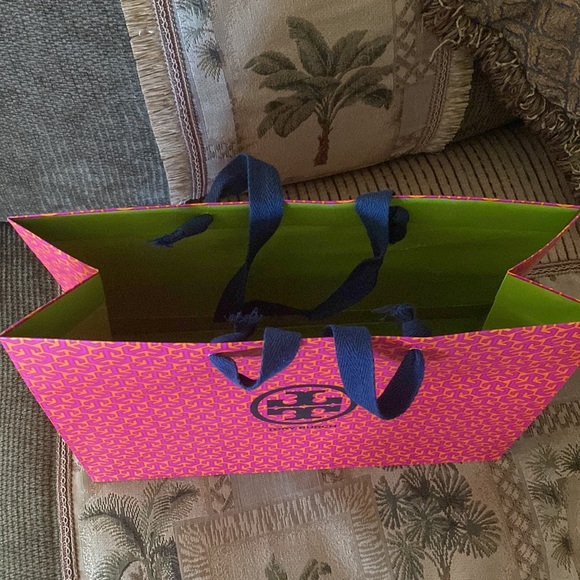 Authentic Large-Sized Tory Burch Shopping Bag - Picture 4 of 7